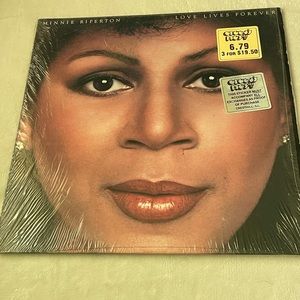 Minnie Riperton – Love Lives Forever